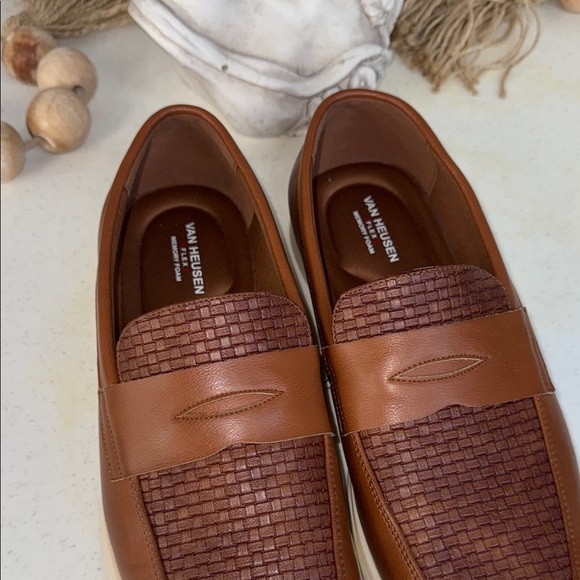 Van Heusen Men's Tan Woven Loafer’s size 10.5 - Picture 3 of 10